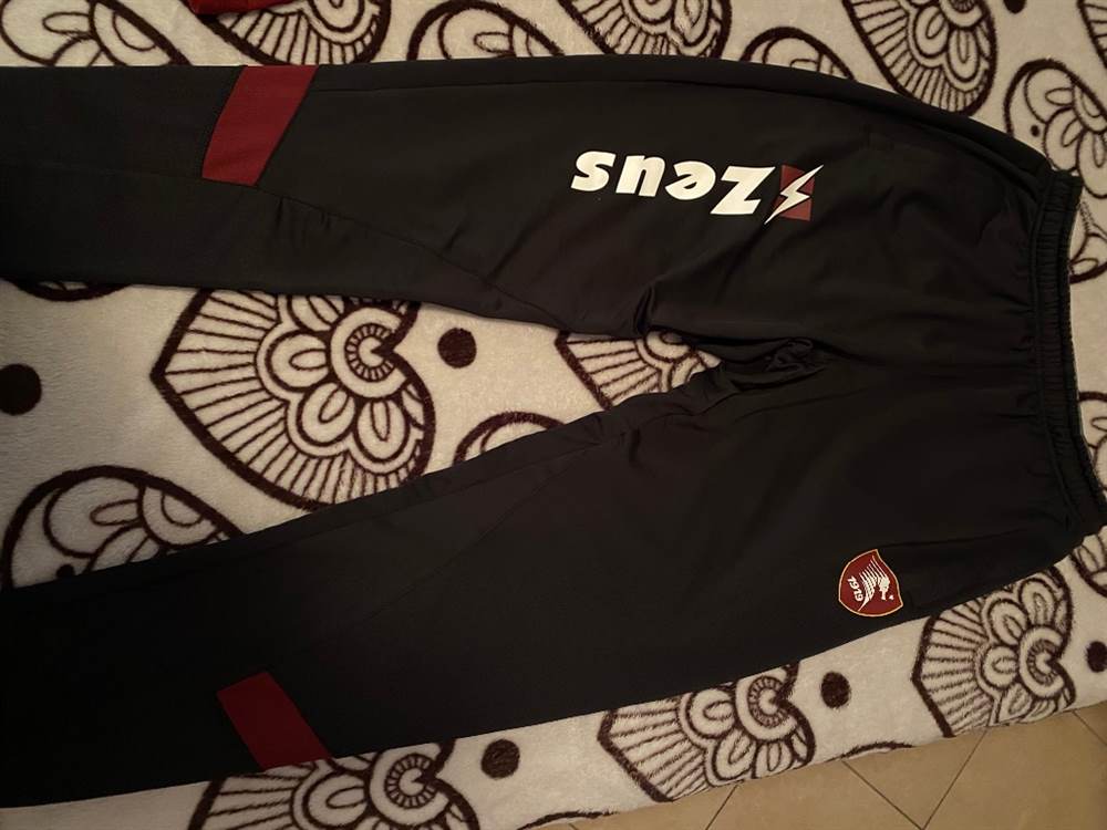 Foto 2Materiale Salernitana