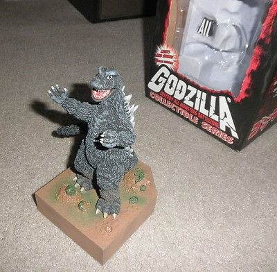 Foto 2RARISSIMO GODZILLA CON SUONI E LUCI 75 EURO, mai usato