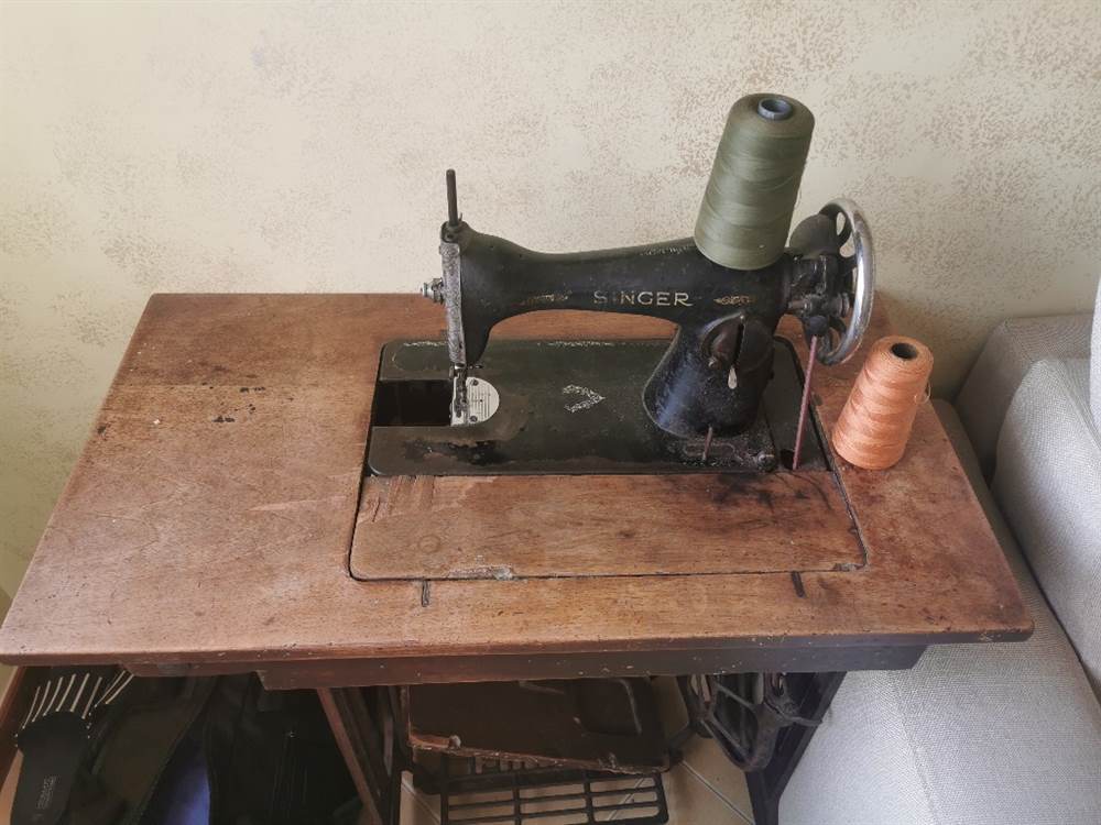 Foto 5 Macchina per cucire Singer anni 1951