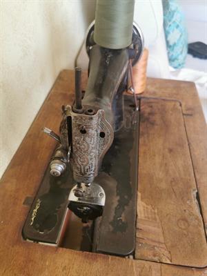 Macchina per cucire Singer anni 1951