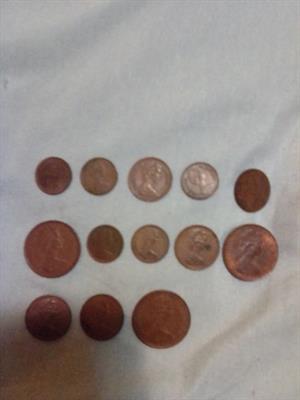 13 pezzi in bronzo della regina Elisabetta 2.