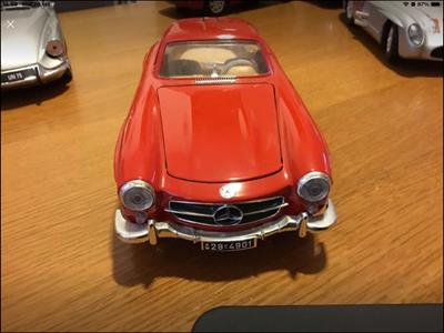 Mercedes SL 300 1/18