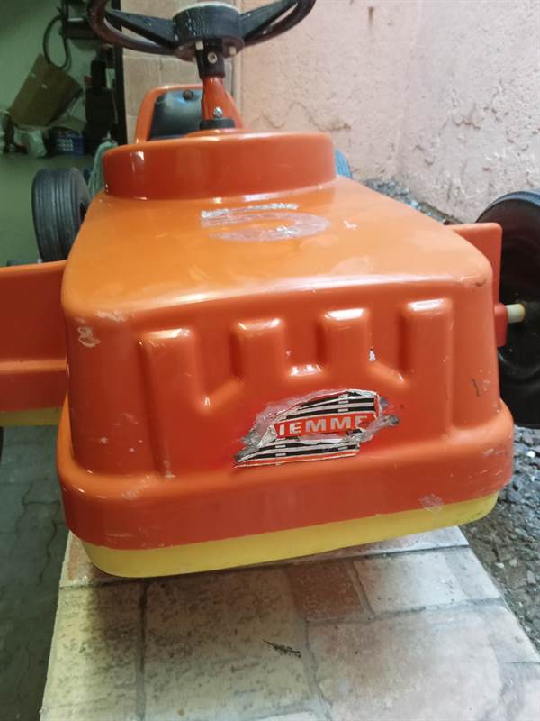Foto 4Macchina a batteria vintage, colore originale