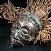 Chokwe Mwana Pwo Mask Copricapo in rafia 20 ° C