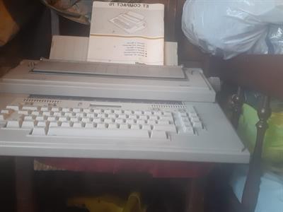 Macchina da scrivere elettronica Olivetti