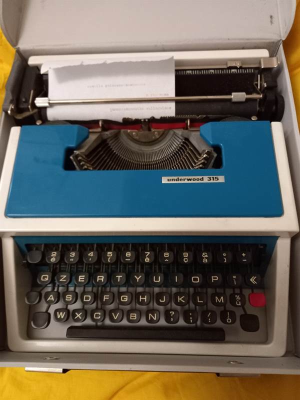 Macchina da scrivere Olivetti Underwood 315