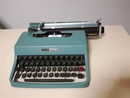 Macchina da scrivere Olivetti Lettera 32, colore verde, ottimo stato - Anteprima 3