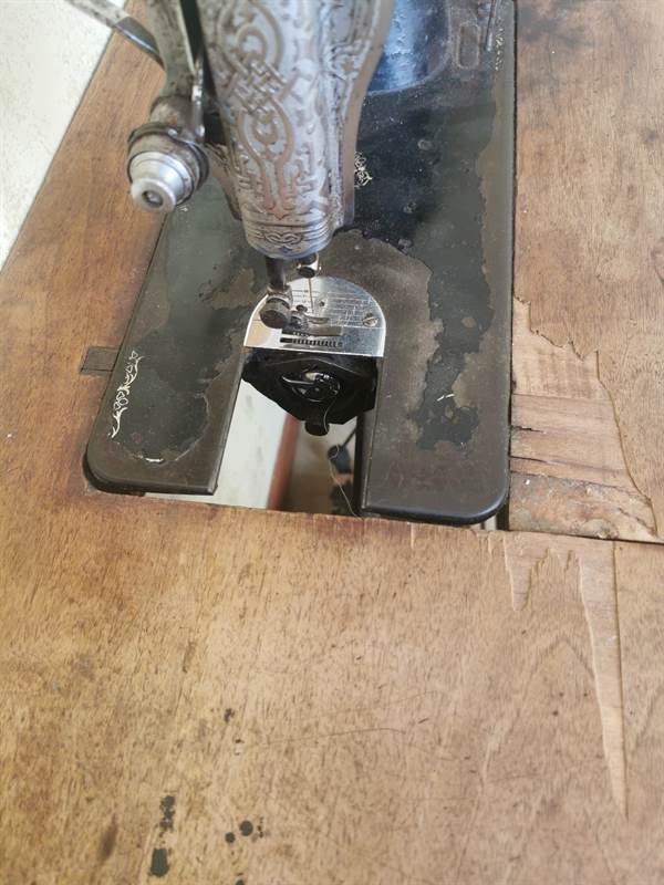 Foto 2 Macchina per cucire Singer anni 1951