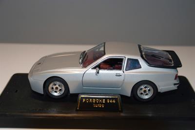 Porsche 944 turbo Majorette 1/24