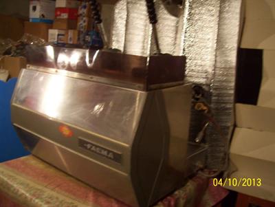 Antica maccchina da caffè Faema a leva alta 